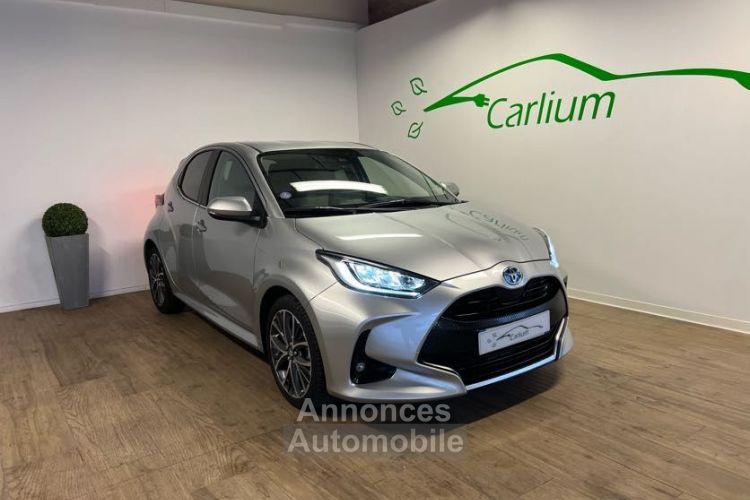 Toyota Yaris Hybride 116ch Iconic MY22 A partir de 290e par mois Affichage tête haute Sièges chauffants & ventilés - <small></small> 21.800 € <small>TTC</small> - #1