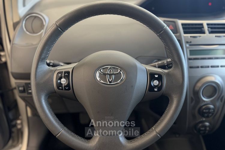 Toyota Yaris II 100 VVT-i Start&Stop Lounge 3p - <small></small> 8.990 € <small>TTC</small> - #9