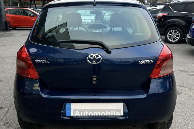 Toyota Yaris II 1.3 VVT-i 87 Cv PREMIERE MAIN / 5 PORTES CLIMATISATION BLUETOOTH - GARANTIE 1 AN - <small></small> 6.770 € <small>TTC</small> - #4