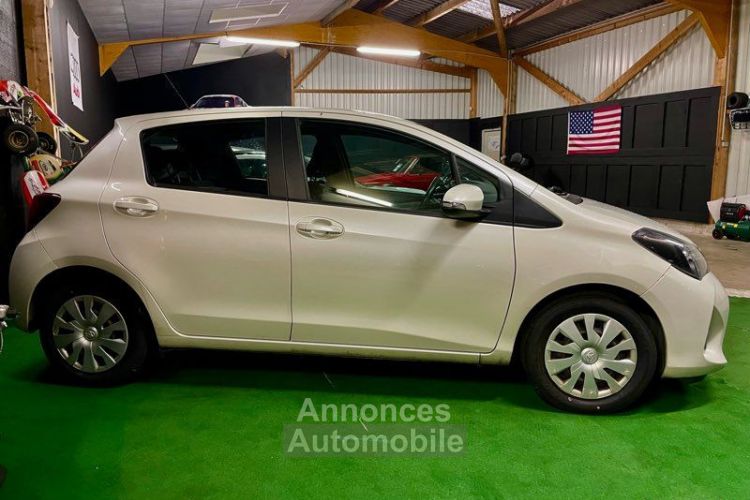 Toyota Yaris III Hybride 100ch 5p - <small></small> 9.990 € <small>TTC</small> - #2