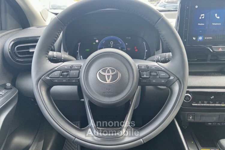 Toyota Yaris NEW 1.5 HYBRIDE 116 H DESIGN JA 16 Caméra - <small></small> 24.750 € <small>TTC</small> - #24