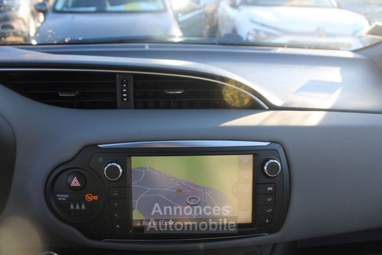 Toyota Yaris VVT-I 100 CV COLLECTION GPS 3D CAMÉRA RE USB JA 16 ATTELAGE BLUETOOTH RÉGULATEUR - <small></small> 10.500 € <small>TTC</small> - #16