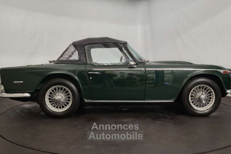 Triumph TR250 - <small></small> 38.750 € <small>TTC</small> - #17