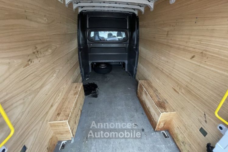 Volkswagen Crafter FG / PARTIR DE 382,17/MOIS / 35 L4H3 2.0 TDI 140CH PROCAB BUSINESS LINE TRACTION - <small></small> 35.970 € <small>TTC</small> - #19