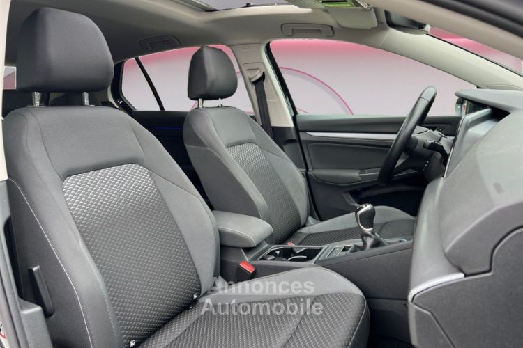 Volkswagen Golf 1.0 TSI 110 BVM6 ACTIVE / SUIVI / TOIT OUVRANT / CAMERA RECUL/KEYLESS-CHARGEUR INDUCTION - <small></small> 21.990 € <small>TTC</small> - #11