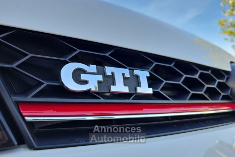 Volkswagen Golf GTI 2.0 TSI 220ch PREMIERE MAIN/SUIVI VW/SIÈGES CUIR CHAUFFANTS/CAMÉRA et RADARS de RECUL/GARANTIE - <small></small> 21.990 € <small>TTC</small> - #9