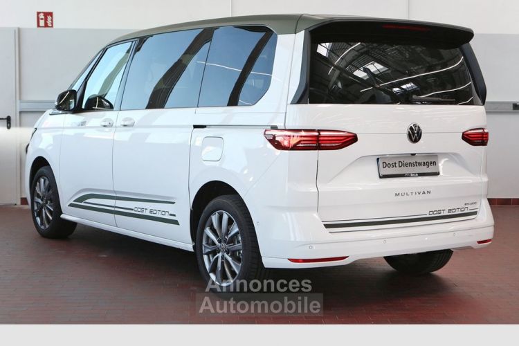 Volkswagen Multivan T7 eHybrid / 7P / Toit pano / Attelage / Harman Kardon / Garantie 12 mois - <small></small> 69.960 € <small></small> - #2