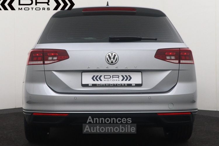Volkswagen Passat Variant 1.6TDI SCR DSG FACELIFT BUSINESS - NAVI MIRRORLINK CAMERA - <small></small> 20.995 € <small>TTC</small> - #2