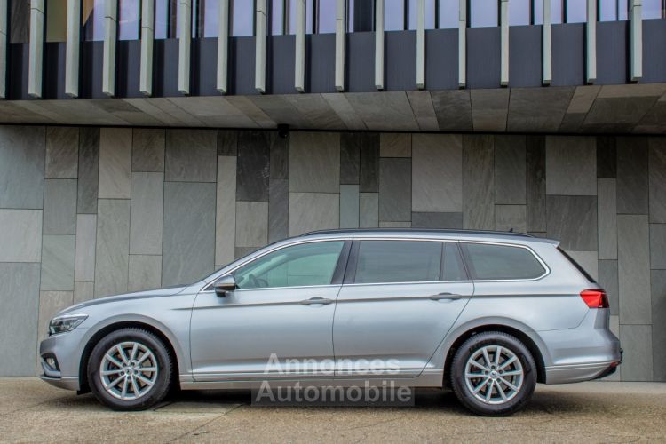 Volkswagen Passat Volkswagen Variant 1.6 TDI DSG - 1STE EIGENAAR - APPLE CARPLAY - ADAPT. CRUISECONTROL - CAMERA - TREKHAAK - BI-XENON - EURO 6 - <small></small> 11.999 € <small>TTC</small> - #11