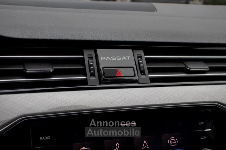 Volkswagen Passat Volkswagen Variant 1.6 TDI DSG - 1STE EIGENAAR - APPLE CARPLAY - ADAPT. CRUISECONTROL - CAMERA - TREKHAAK - BI-XENON - EURO 6 - <small></small> 11.999 € <small>TTC</small> - #24