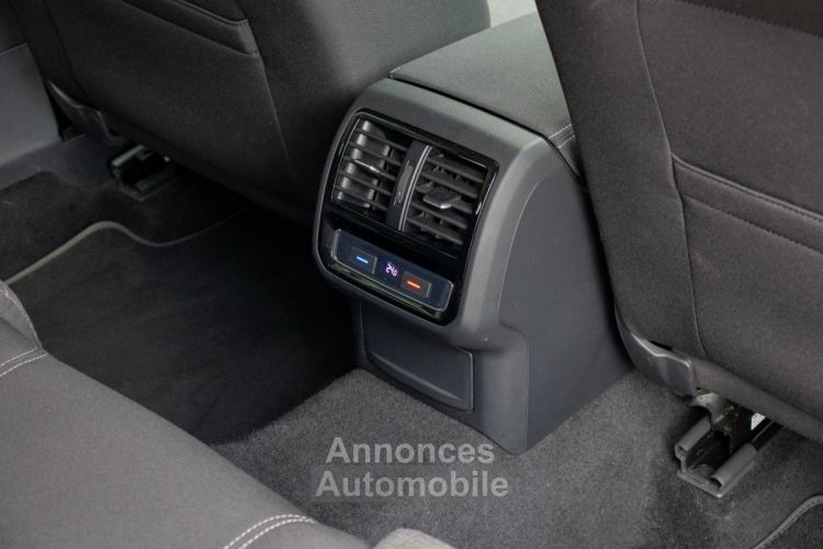 Volkswagen Passat Volkswagen Variant 1.6 TDI DSG - 1STE EIGENAAR - APPLE CARPLAY - ADAPT. CRUISECONTROL - CAMERA - TREKHAAK - BI-XENON - EURO 6 - <small></small> 11.999 € <small>TTC</small> - #41