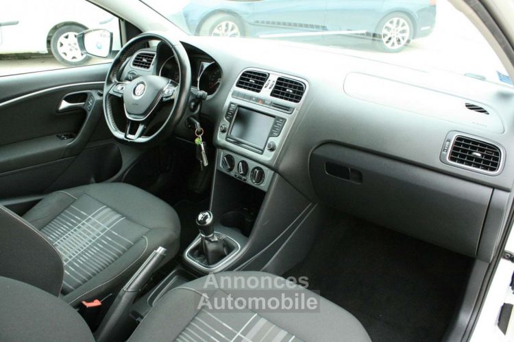 Volkswagen Polo 1.0 60CH LOUNGE 3P - <small></small> 8.990 € <small>TTC</small> - #11