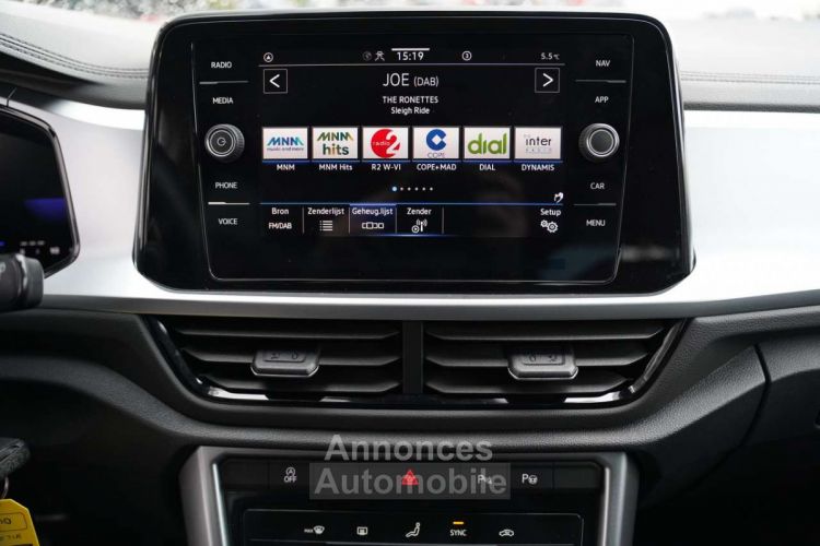 Volkswagen T-Roc 1.5 TSI CARPLAY, ADAPTIEVE CRUISE, PARKEERSENSOREN - <small></small> 25.200 € <small>TTC</small> - #18