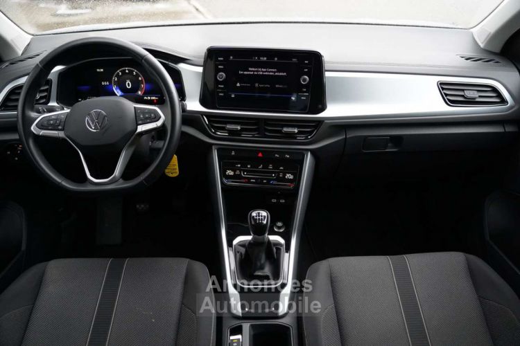 Volkswagen T-Roc 1.5 TSI CARPLAY, ADAPTIEVE CRUISE, PARKEERSENSOREN - <small></small> 25.200 € <small>TTC</small> - #24