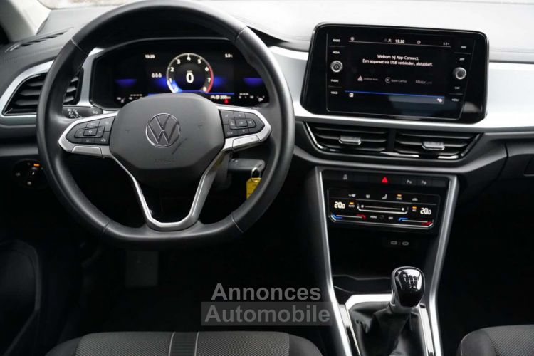 Volkswagen T-Roc 1.5 TSI CARPLAY, ADAPTIEVE CRUISE, PARKEERSENSOREN - <small></small> 25.200 € <small>TTC</small> - #25