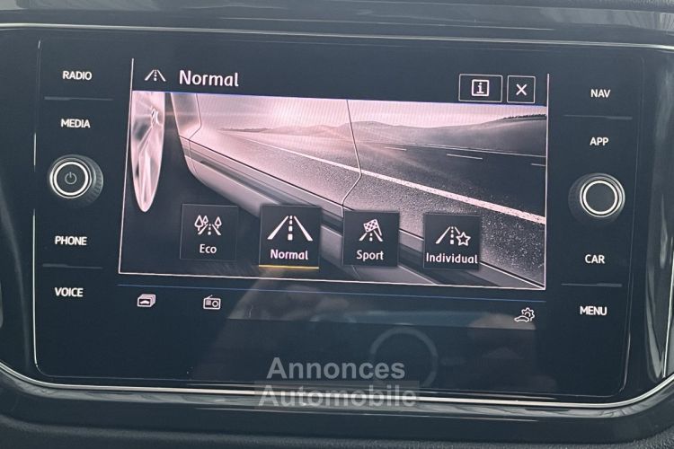 Volkswagen T-Roc 2,0 TSI 190 R-LINE DSG7 4MOTION TOIT PANORAMIQUE OUVRANT ATTELAGE APPLE CARPLAY GPS CAMERA KEY - <small></small> 29.990 € <small>TTC</small> - #14