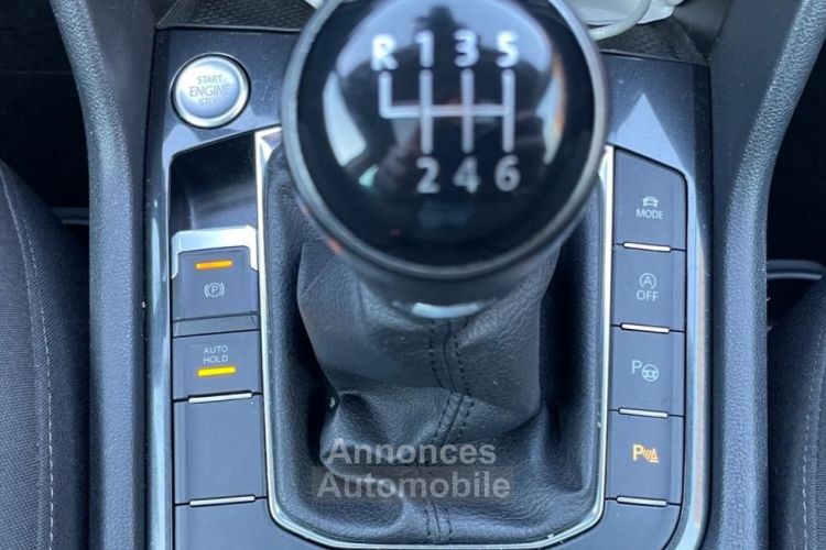 Volkswagen Tiguan 2.0 TDI 150 R-LINE TOIT OUVRANT PANORAMIQUE APPLE CARPLAY VIRTUAL COCKPIT - <small></small> 23.980 € <small>TTC</small> - #17