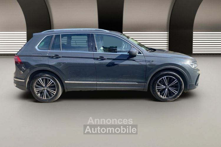 Volkswagen Tiguan 2.0 TDI 150ch Elegance Pack Hiver + attelage amovible Gris Urano - <small></small> 36.490 € <small>TTC</small> - #8