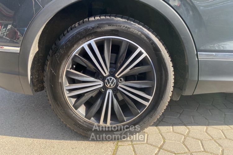 Volkswagen Tiguan 2.0 TDI 150ch Elegance Pack Hiver + attelage amovible Gris Urano - <small></small> 36.490 € <small>TTC</small> - #41