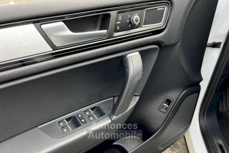 Volkswagen Touareg 3.0 V6 TFSI 379ch Hybrid RLINE - <small></small> 34.990 € <small>TTC</small> - #19