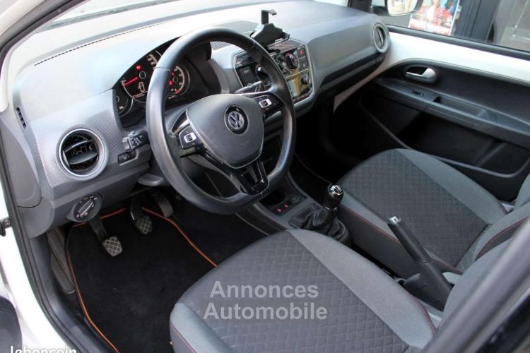 Volkswagen Up 1.0 60 ch BLUEMOTION CONNECT -CAMERA DE RECUL - <small></small> 7.990 € <small>TTC</small> - #14