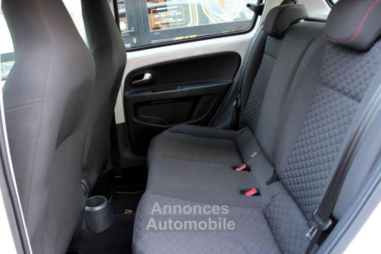 Volkswagen Up 1.0 60 ch BLUEMOTION CONNECT -CAMERA DE RECUL - <small></small> 7.990 € <small>TTC</small> - #18