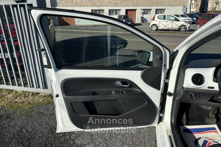 Volkswagen Up UP! 1.0i - 75 Bva Club Gps + Radar AR + Clim - <small></small> 9.990 € <small>TTC</small> - #40