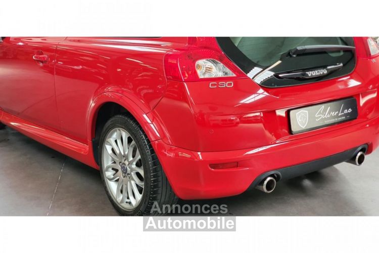 Volvo C30 2.5 TURBO 220 5 CYLINDRES / BVA / MOMENTUM R-DESIGN R DESIGN / CUIR - <small></small> 16.990 € <small>TTC</small> - #16