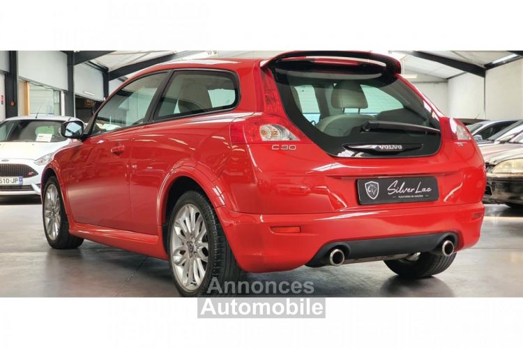 Volvo C30 2.5 TURBO 220 5 CYLINDRES / BVA / MOMENTUM R-DESIGN R DESIGN / CUIR - <small></small> 16.990 € <small>TTC</small> - #17