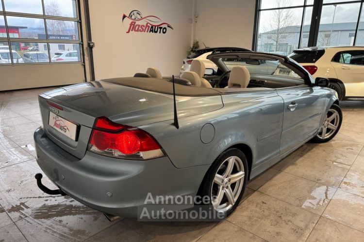 Volvo C70 CC 2.4 TDi D5 180cv-BVA-ATTELAGE-2007 - <small></small> 7.900 € <small>TTC</small> - #4