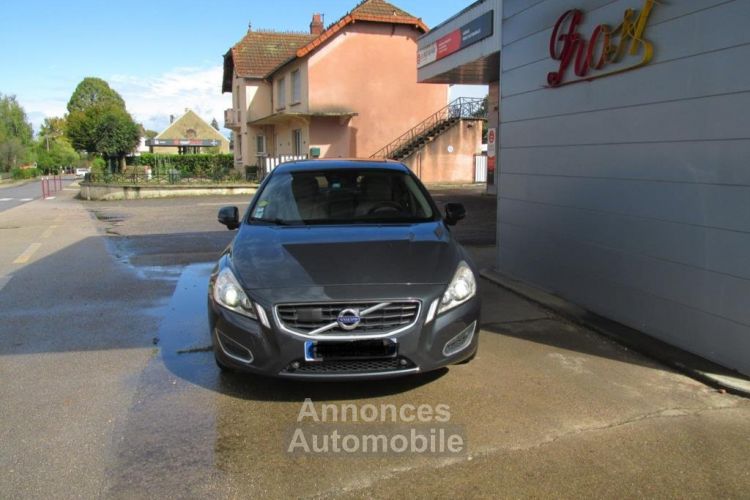 Volvo S60 D5 BVA SUMMUN 4X4 Gris - <small></small> 8.500 € <small>TTC</small> - #1