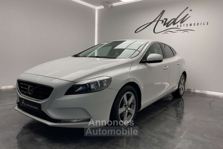 Volvo V40 1.6 D2 AIRCO SIEGES ELECTRIQUES CAPTEURS AR - <small></small> 6.500 € <small>TTC</small> - #1