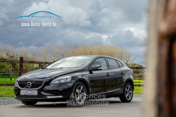 Volvo V40 2.0 D2 - HISTORIEK - PARKEERSENSOREN - AIRCO - CRUISECONTROL - EURO 6b - <small></small> 12.999 € <small>TTC</small> - #1