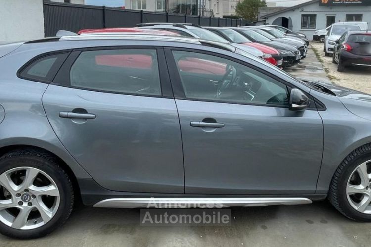 Volvo V40 CROSS-COUNTRY 2.0 D3 150 ch SUMMUM GEARTRONIC BVA DISTRI NEUVE - <small></small> 7.489 € <small>TTC</small> - #8