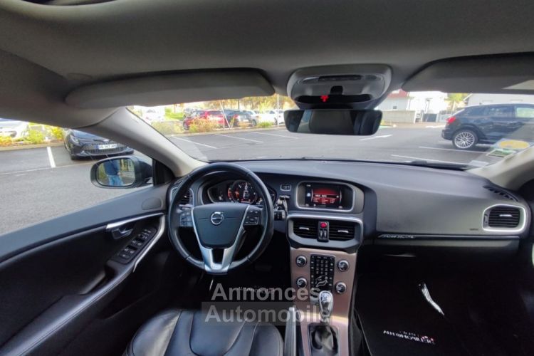 Volvo V40 Cross Country 2.0D D3 16v Turbo 150cv (Régulateur, Toit Pano, Caméra) - <small></small> 17.490 € <small>TTC</small> - #2