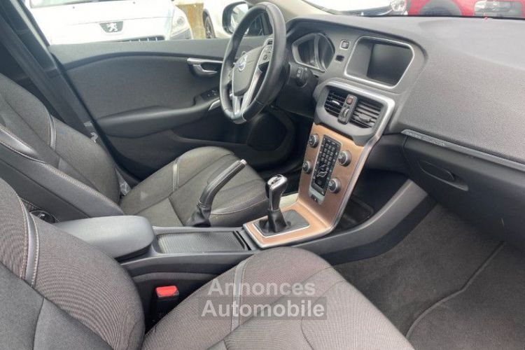 Volvo V40 Cross Country D2 120CH ÖVERSTA EDITION - <small></small> 10.990 € <small>TTC</small> - #4