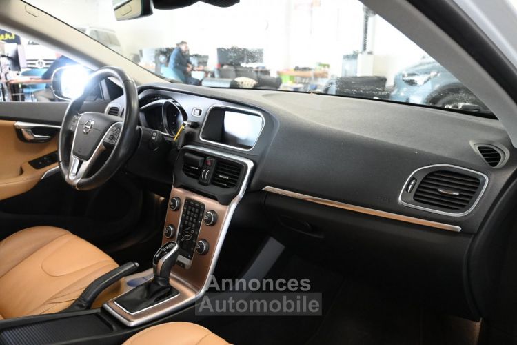 Volvo V40 CROSS COUNTRY T3 152 Geartronic 6 Luxe - <small></small> 17.996 € <small>TTC</small> - #17