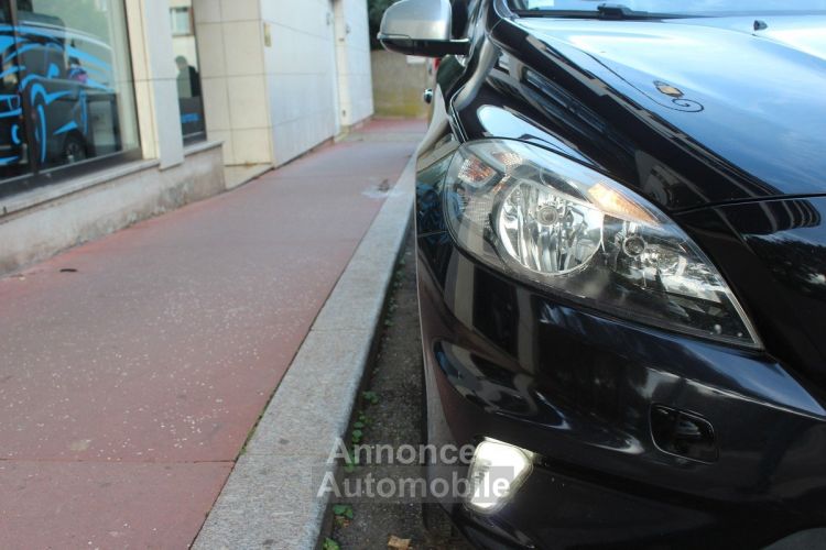 Volvo V40 II D3 150 R-DESIGN GEARTRONIC 6 - <small></small> 14.990 € <small>TTC</small> - #17