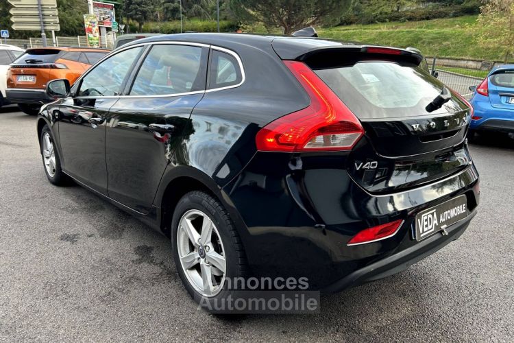 Volvo V40 II T2 122ch R-Design - <small></small> 12.990 € <small>TTC</small> - #4