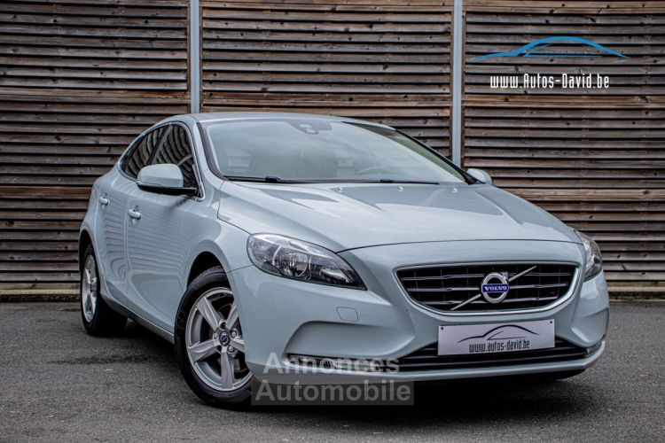 Volvo V40 T3 1.6i  - 1STE EIGENAAR - HISTORIEK - PARKEERSENSOREN - AIRCO - CRUISECONTROL - <small></small> 12.499 € <small>TTC</small> - #1