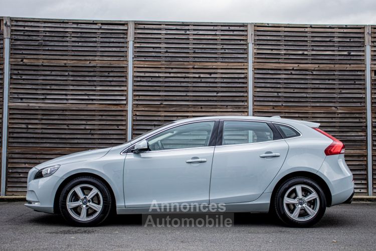 Volvo V40 T3 1.6i  - 1STE EIGENAAR - HISTORIEK - PARKEERSENSOREN - AIRCO - CRUISECONTROL - <small></small> 12.499 € <small>TTC</small> - #11