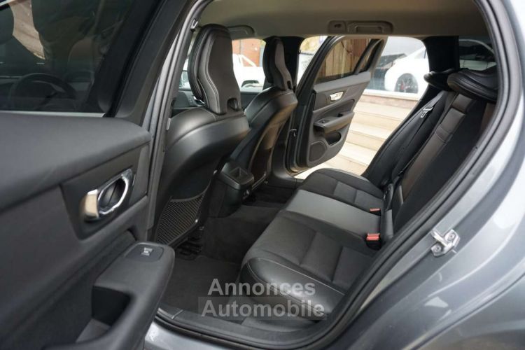 Volvo V60 2.0 D3 Momentum COCKPIT NAVI RADAR CLIMTRONIC 6DT - <small></small> 21.990 € <small>TTC</small> - #12