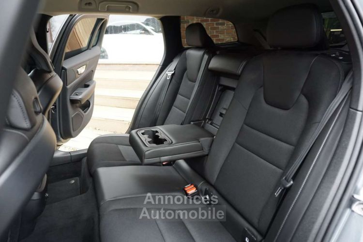 Volvo V60 2.0 D3 Momentum COCKPIT NAVI RADAR CLIMTRONIC 6DT - <small></small> 21.990 € <small>TTC</small> - #13