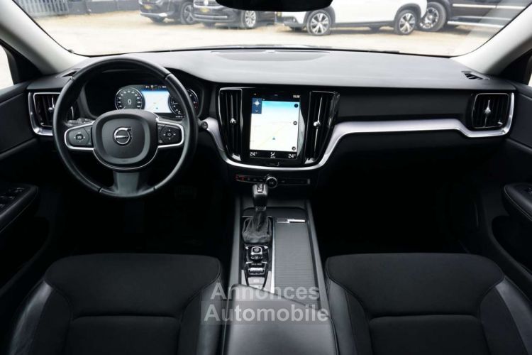 Volvo V60 2.0 D3 Momentum COCKPIT NAVI RADAR CLIMTRONIC 6DT - <small></small> 21.990 € <small>TTC</small> - #14