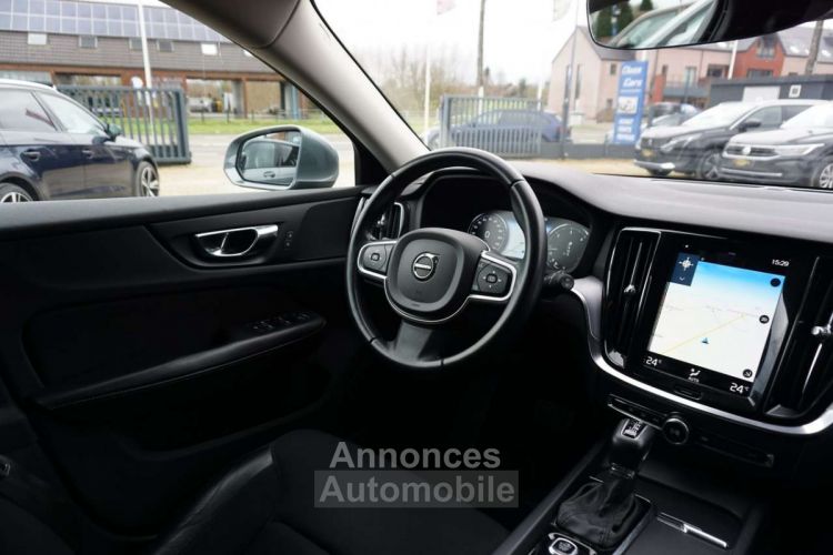 Volvo V60 2.0 D3 Momentum COCKPIT NAVI RADAR CLIMTRONIC 6DT - <small></small> 21.990 € <small>TTC</small> - #15