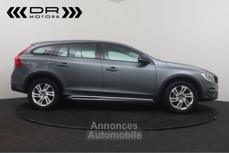 Volvo V60 Cross Country D3 - LEDER NAVI - <small></small> 14.995 € <small>TTC</small> - #4