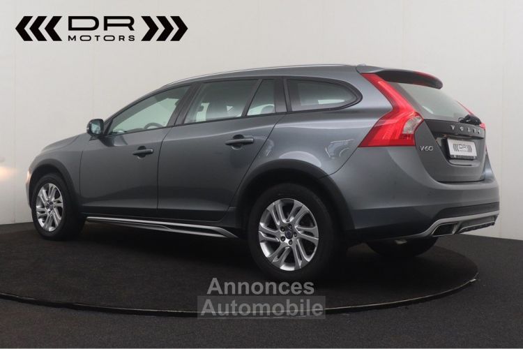 Volvo V60 Cross Country D3 - LEDER NAVI - <small></small> 14.995 € <small>TTC</small> - #7