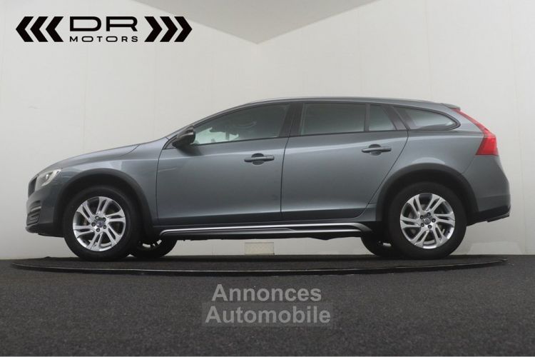 Volvo V60 Cross Country D3 - LEDER NAVI - <small></small> 14.995 € <small>TTC</small> - #9