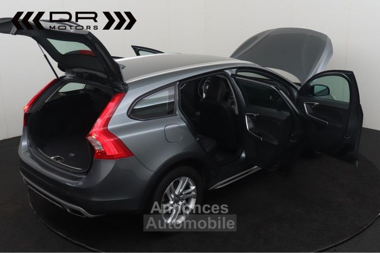 Volvo V60 Cross Country D3 - LEDER NAVI - <small></small> 14.995 € <small>TTC</small> - #10