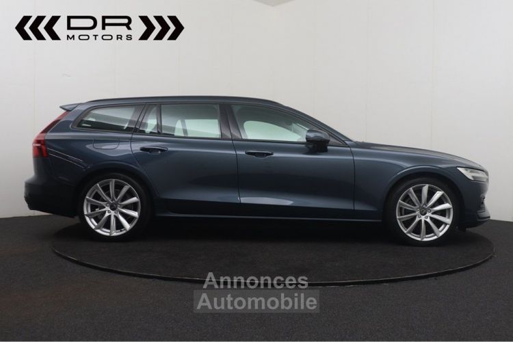 Volvo V60 D3 MOMENTUM - LEDER LED NAVI MIRRORLINK - <small></small> 24.495 € <small>TTC</small> - #8